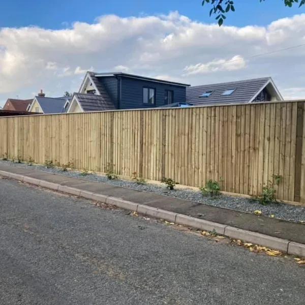 Fencing contractor